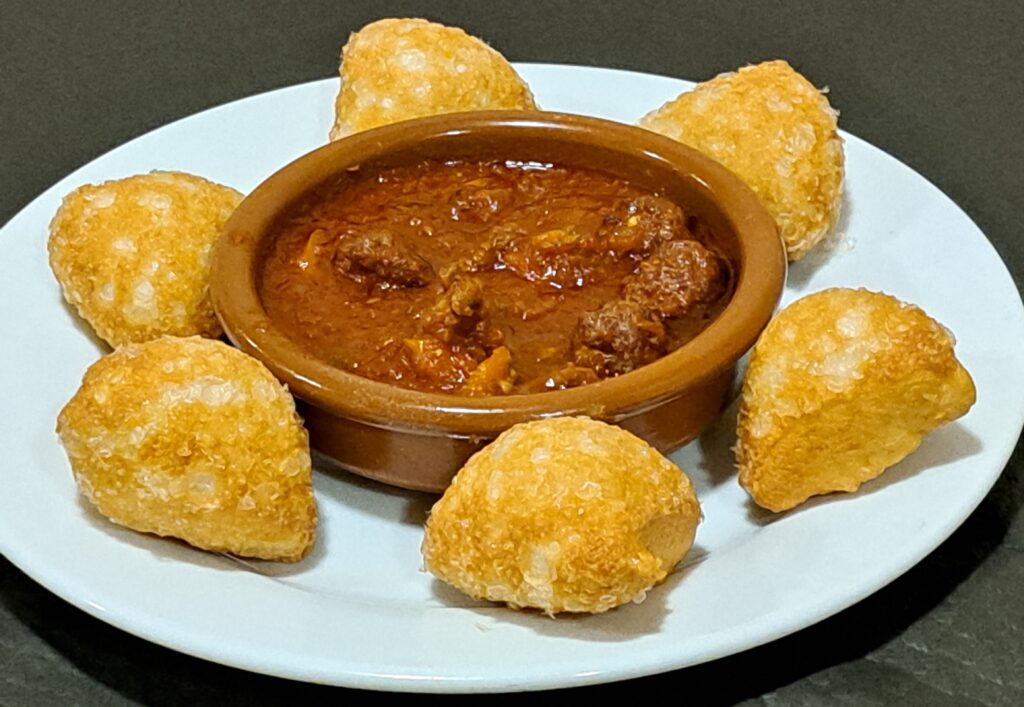 RAGU NAPOLITANO DE TERNERA CON PAN DE PIZZA FRITO